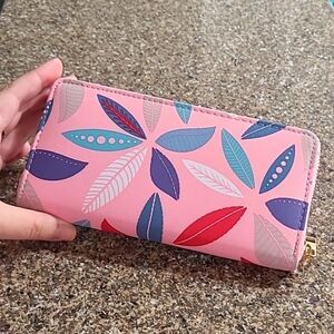 🎈2/$28🎈Pink Leaf Print Zip Wallet